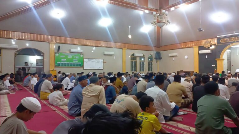 Pelaksanaan Sholat Tarawih Malam Pertama Ramadhan di Masjid Al Muhajirin Berlangsung Khusyuk dan Penuh Jamaah