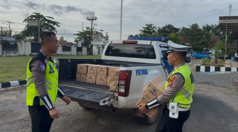 Jajaran Sat Lantas Polres Mesuji Gelar TASI BERKAH PRESISI, Bagikan Air Mineral Di Masjid Dan Mushola Kecamatan Simpang Pematang