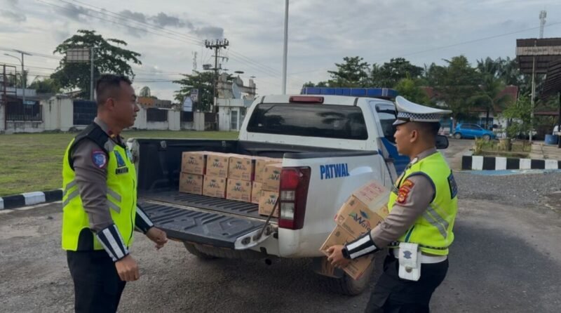 Jajaran Sat Lantas Polres Mesuji Gelar TASI BERKAH PRESISI, Bagikan Air Mineral Di Masjid Dan Mushola Kecamatan Simpang Pematang