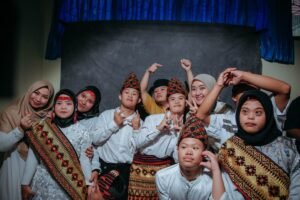 Wagub Jihan Nurlela Serahkan Seratusan Paket Sembako kepada para Siswa Difabel SLBN PKK Provinsi Lampung