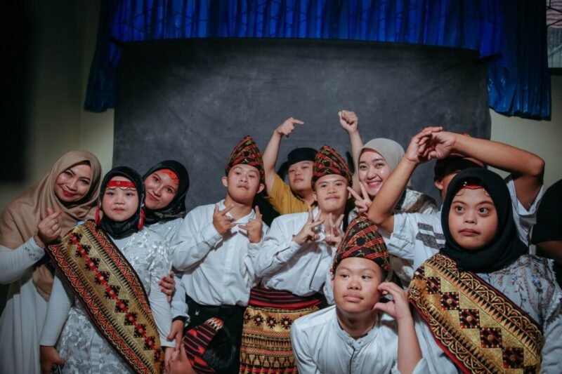 Wagub Jihan Nurlela Serahkan Seratusan Paket Sembako kepada para Siswa Difabel SLBN PKK Provinsi Lampung