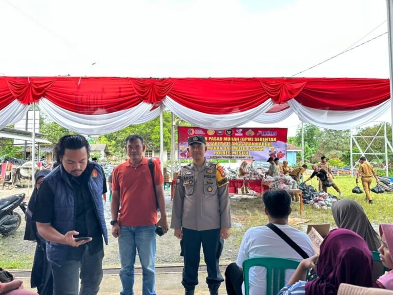 Polres Mesuji Dan Pemda Gelar Pasar Murah Di Simpang Pematang, Bantu Ringankan Beban Masyarakat