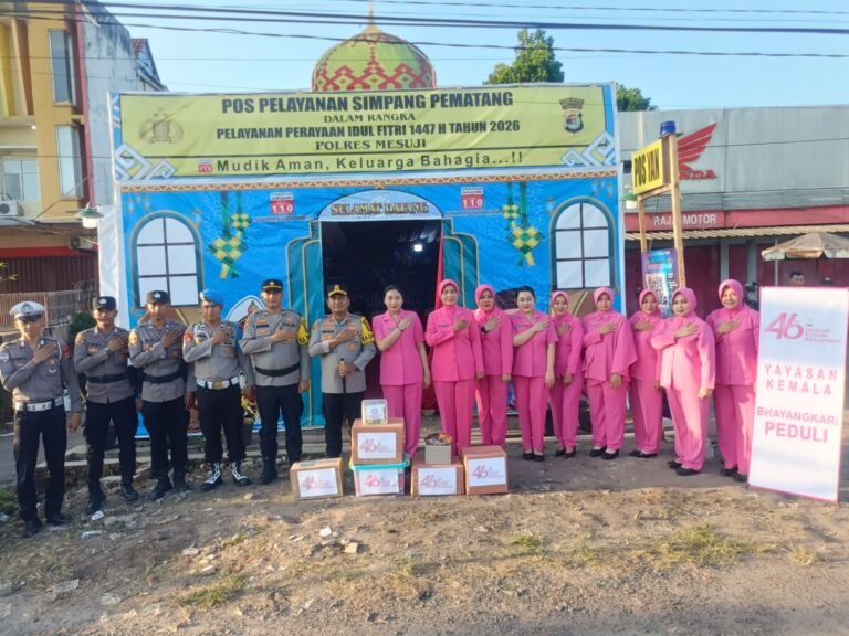 Kapolres Mesuji Dan Ketua Bhayangkari Cabang Mesuji Tinjau Pos Yan & Pos PAM, Berikan Bingkisan kepada Petugas