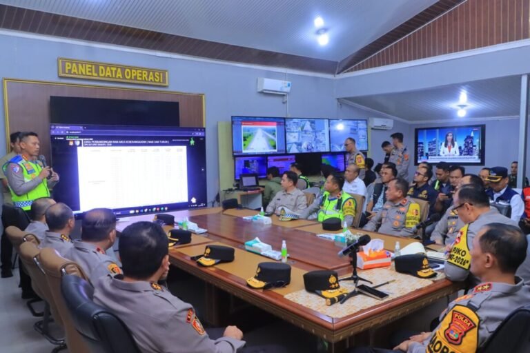 Wakapolri Tinjau Udara Arus Mudik, Pastikan Penyeberangan Merak–Bakauheni Terkendali