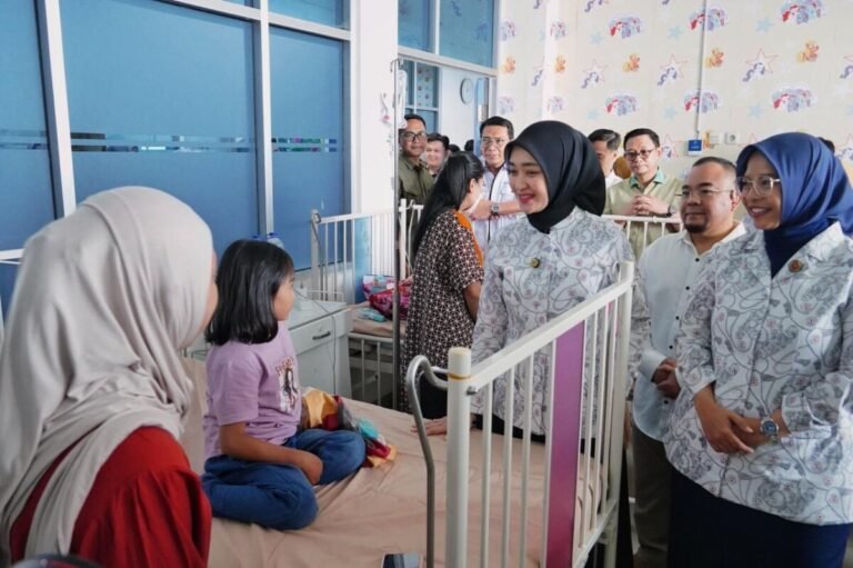Wagub Jihan Nurlela Berikan Dukungan Moral, Serta Berikan Tali Asih Kepada Pasien Kanker