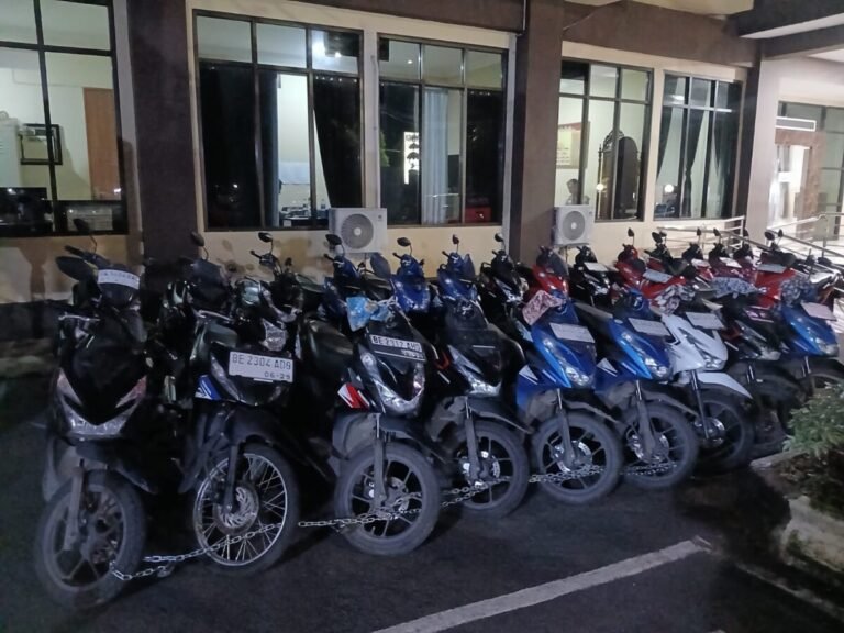 Polresta Bandar Lampung Terima Puluhan Motor Titipan Pemudik Lebaran