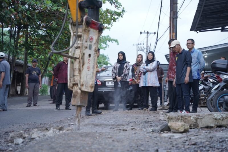 Pemkot Bandar Lampung Perbaiki Ruas Jalan HRM Mangubdiprojo