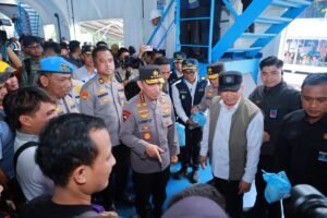 Kapolri Tinjau Arus Balik Mudik di Pelabuhan Bakauheni, Pastikan Peljalanan Aman dan Pelayanan Optimal