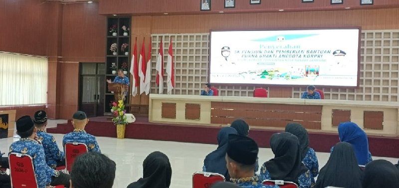 Pemkot Bandar Lampung Berikan Penghargaan dan Tali Asih Kepada 95 ASN yang Purna Tugas