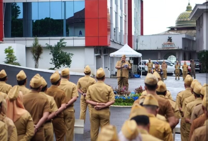Mewakili Walikota, M.Nur Ramdan Memimpin Apel mingguan DiHalaman Kantor Pemkot