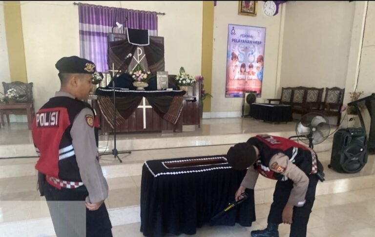 Jajaran Sat Samapta Polres Mesuji Lakukan Sterilisasi dan Pengamanan di Gereja Gereja Yang Melaksanakan Ibadah Paskah