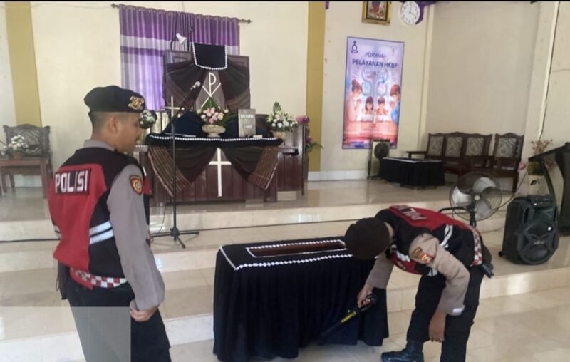 Jajaran Sat Samapta Polres Mesuji Lakukan Sterilisasi dan Pengamanan di Gereja Gereja Yang Melaksanakan Ibadah Paskah