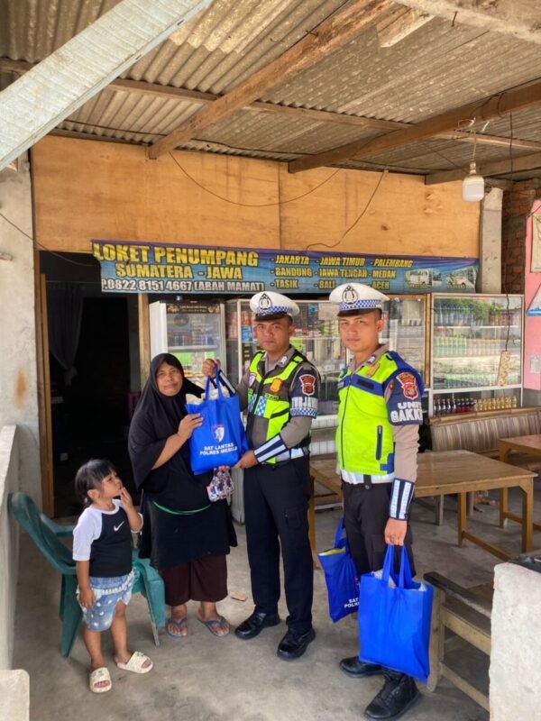 Sat Lantas Polres Mesuji Gelar “TASI BERKAH”, Salurkan Bantuan Beras Kepada Warga Kurang Mampu