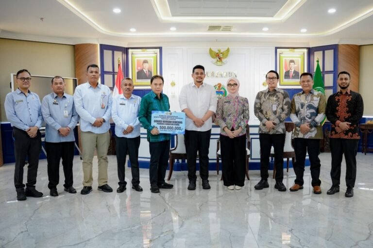 Wagub Jihan Serahkan Bantuan Rp500 Juta Untuk Tapanuli Selatan, Bobby Apresiasi Kepedulian Lampung ‎