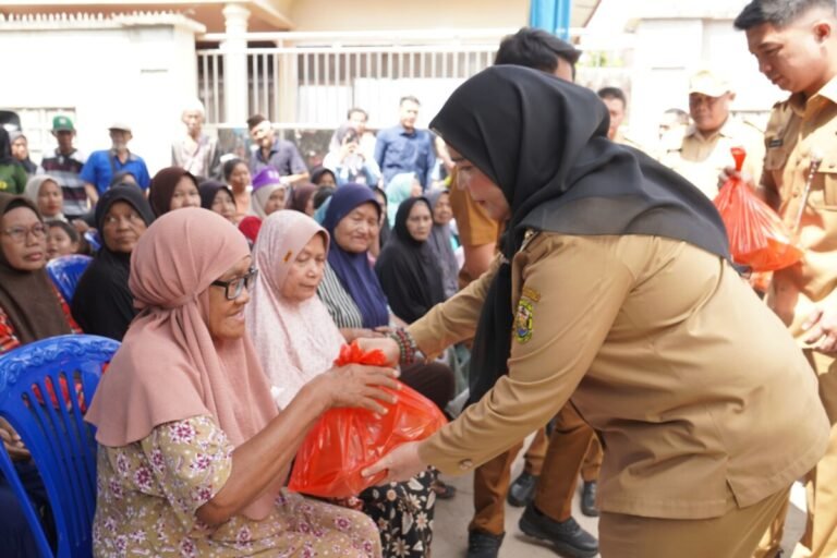 Wali Kota Bandar Lampung Salurkan Bantuan Beras kepada Puluhan Ribu KPM  ‎