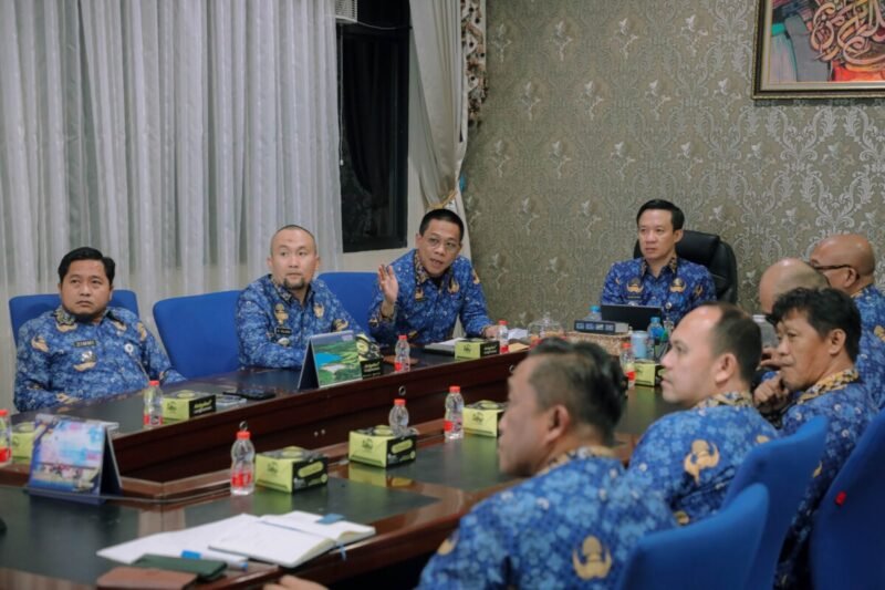 Sekdaprov Marindo Kurniawan Pimpin Rapat Penyelenggaraan Nonton Bareng Piala Dunia FIFA 2026 di Provinsi Lampung