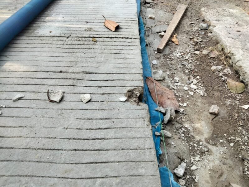Di Duga Pembangunan Rabat Beton Pekon Karang Rejo: Semrawut Asal Jadi
