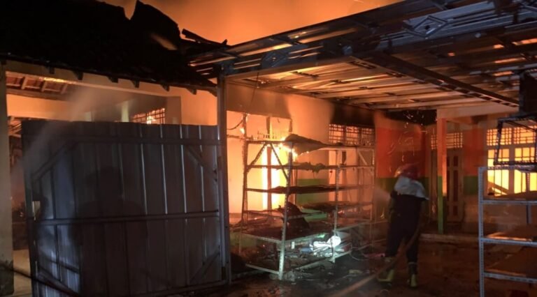 Polsek Wonosobo Identifikasi Kebakaran Rumah yang Dijadikan Gudang Swalayan, Total Kerugian Ditaksir Rp350 Juta