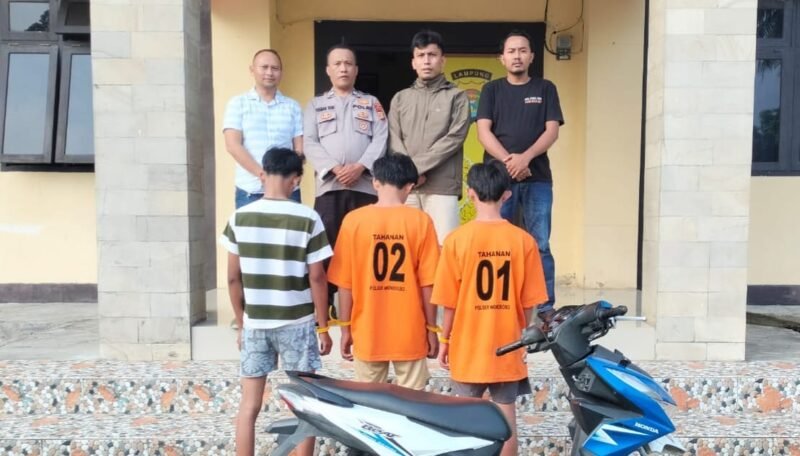 Polsek Wonosobo Amankan Tiga Pelajar Diduga Pelaku Jambret iPhone dan Uang Rp700 Ribu di Jalinbar Tanggamus