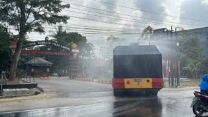 Brimob Polda Lampung Kerahkan Unit AWC Guna Kurangi Dampak Abu Vulkanik Gunung Anak Krakatau