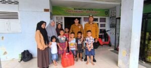 Taring dan Zitline Tebar Kepedulian, Bagikan Makanan kepada Masyarakat Bandar Lampung