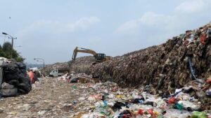 Pemkot Tak Kunjung Berbenah, TPA Bakung Masih Open Dumping WALHI Desak KLH Turun