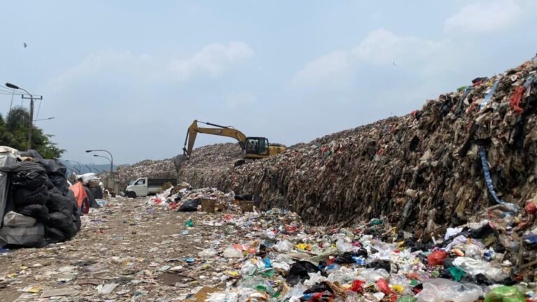 Pemkot Tak Kunjung Berbenah, TPA Bakung Masih Open Dumping WALHI Desak KLH Turun